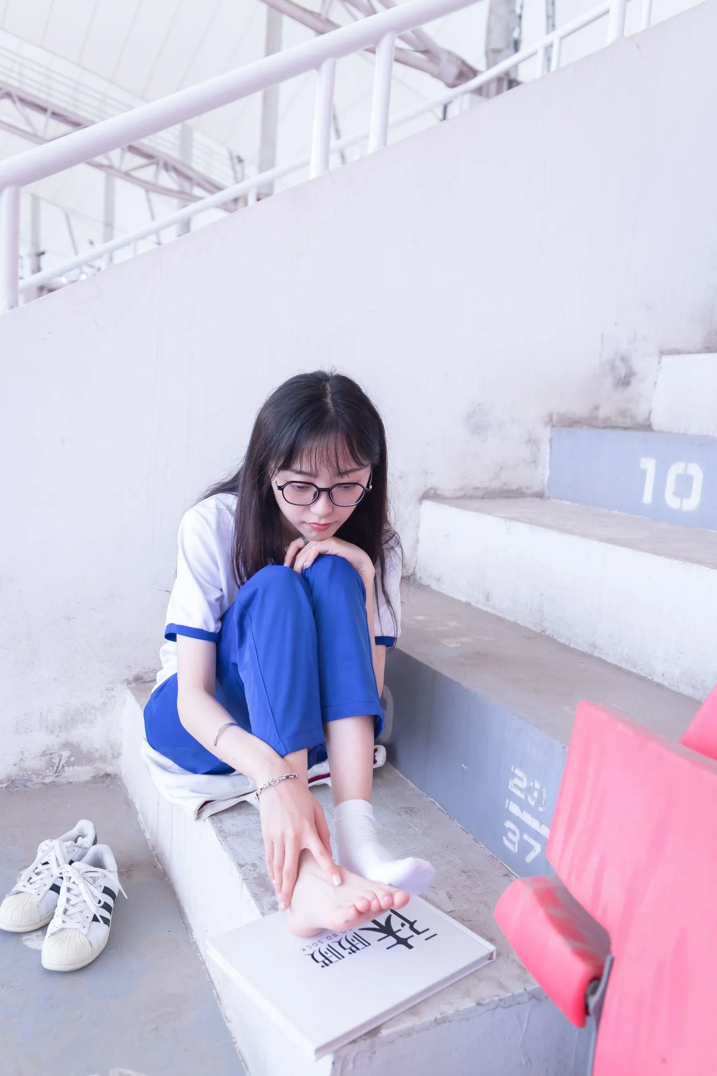 [BoBoSocks袜啵啵]NO.002 稚予-校服、贝壳头、白棉袜、裸足 [139P]插图7
